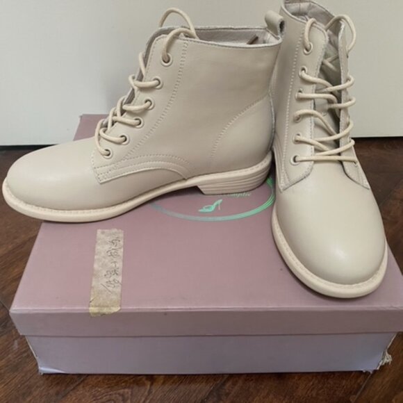 New Women's Fashionable Ivory White Leather Low Heel Flat Ankle Boots Booties - Picture 6 of 7